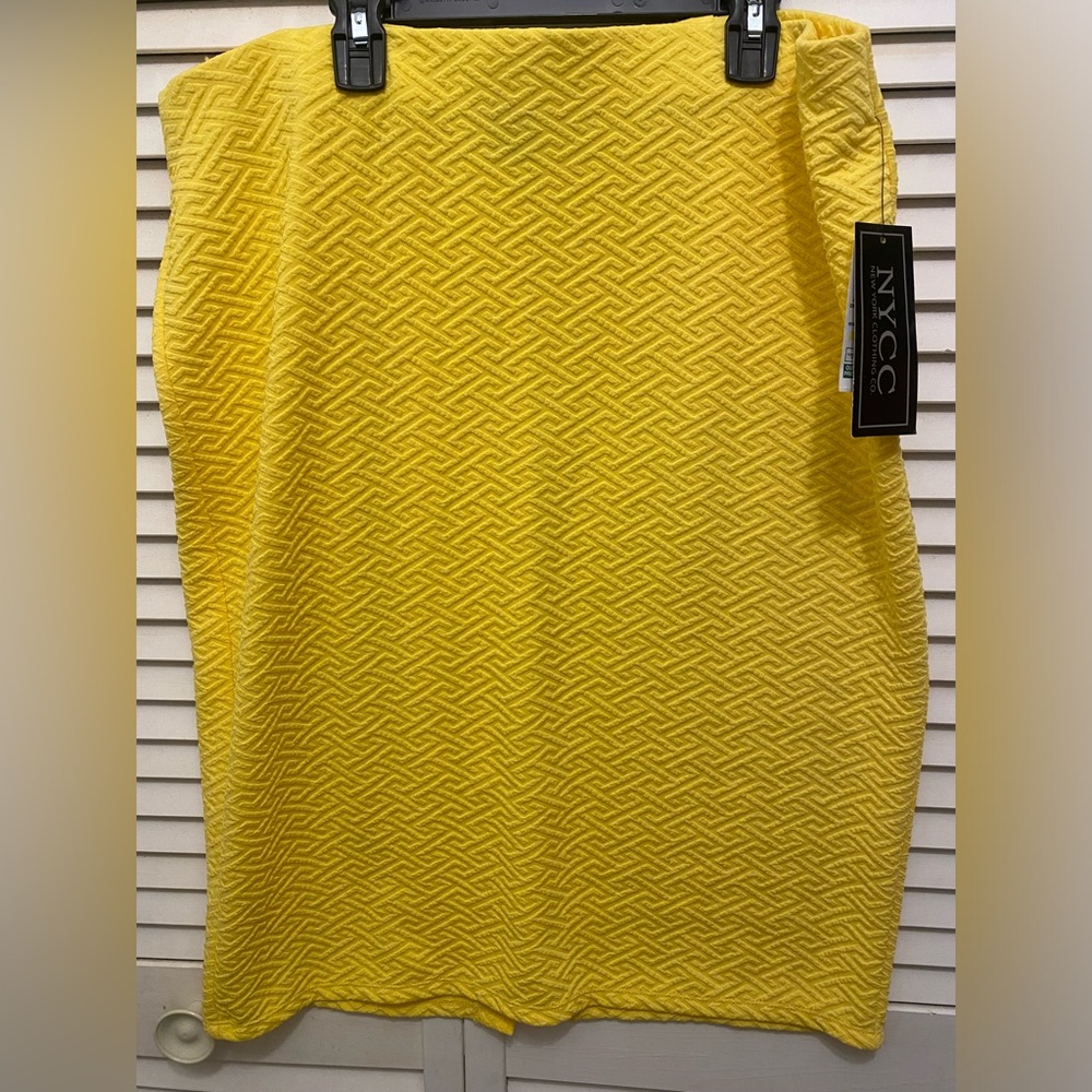 Ladies NYCC Yellow Textures MIDI Skirt Size Large NWT